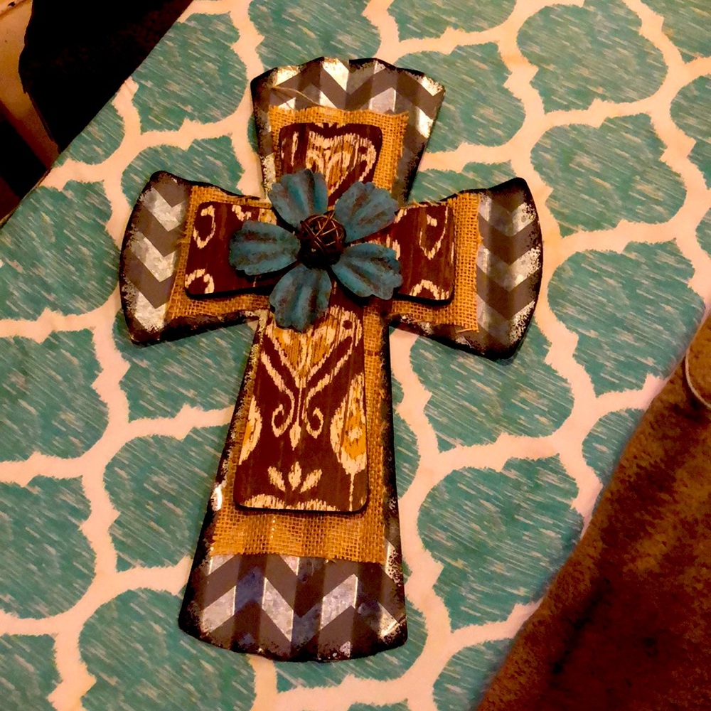 Metal cross with turquoise flower